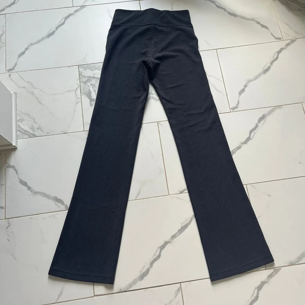 Lululemon Ribbed Softstreme Flared Pant Black sz 6 tall